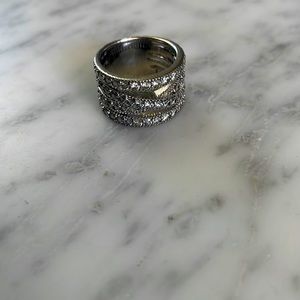 Gorgeous silver ring with CZ in size 6